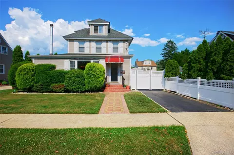 117 Walnut St, West Hempstead, NY 11552