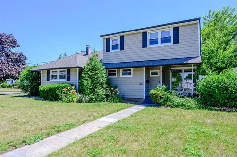 3251 Neptune Ave, Oceanside, NY 11572