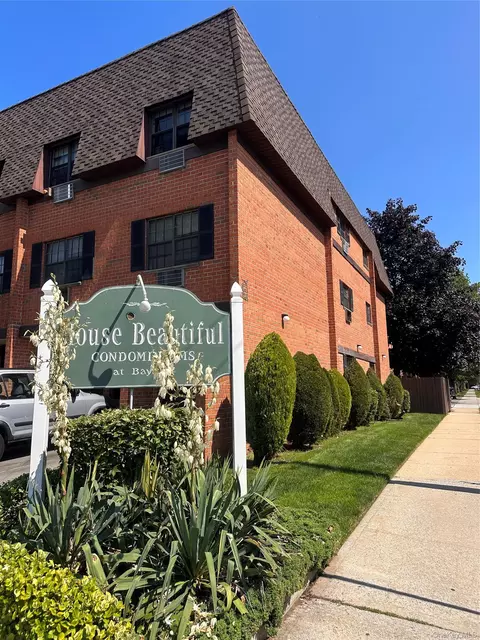 219-02 64 Ave #1A, Oakland Gardens, NY 11364