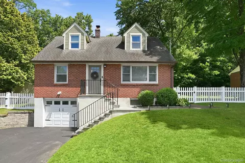 12 Logwynn Ln, Cortlandt, NY 10567