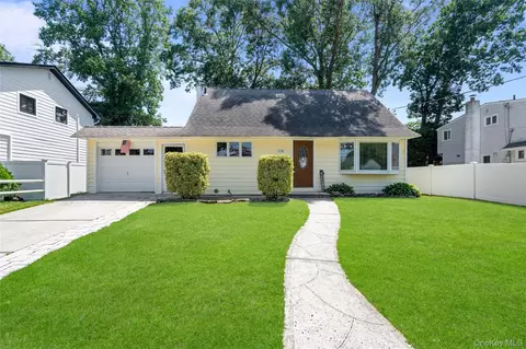 116 Spruce St, Massapequa Park, NY 11762