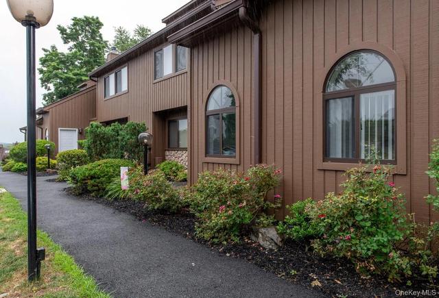 503 Scenic Ln, Poughkeepsie, NY 12603