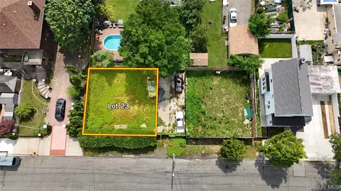 819 Dean Ave, New York, NY 10465