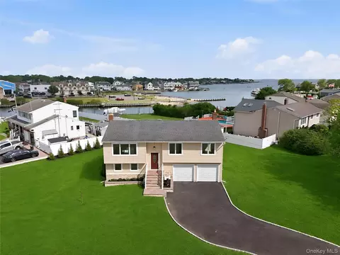 89 Ocean Ave # A, Massapequa, NY 11758