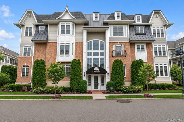 104 Shady Ln, Westbury, NY 11590