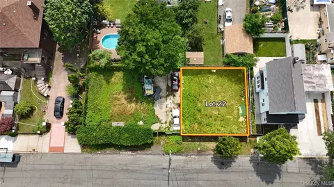 829 Dean Ave, New York, NY 10465