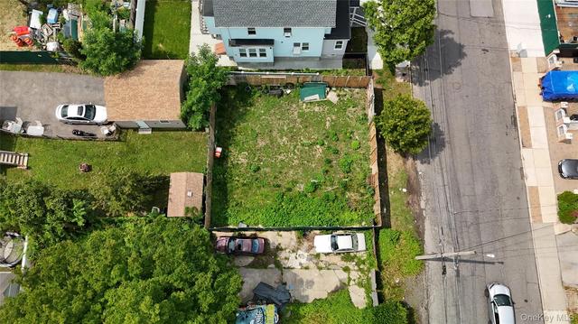 829 Dean Ave, New York, NY 10465