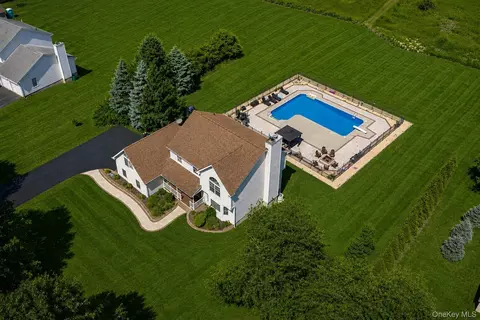 89 Brookside Ln, Union Vale, NY 12540