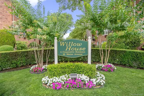 61 Maine Ave #F15, Rockville Centre, NY 11570