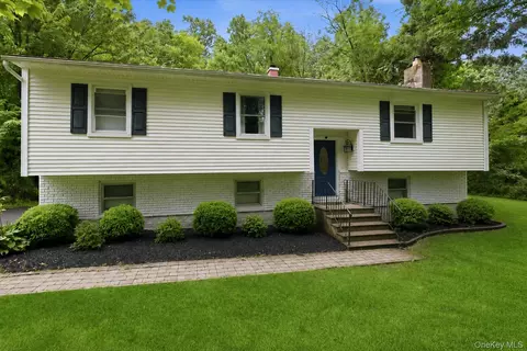 138 Kent Shore Dr, Kent, NY 10512