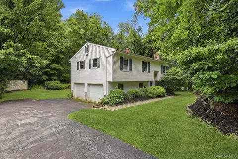 138 Kent Shore Dr, Kent, NY 10512