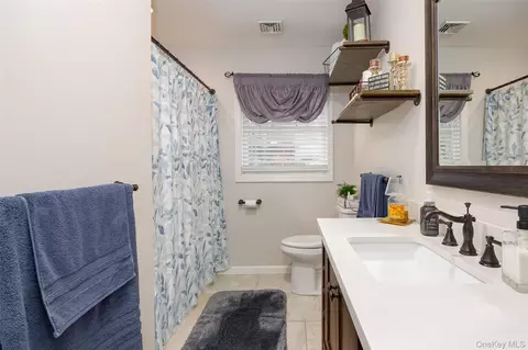 Bath - 8 Willow Rd, Beacon, NY 12508 photo 1 of 3