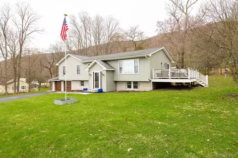 Exterior - 8 Willow Rd, Beacon, NY 12508 photo 3 of 9