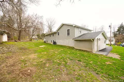 Exterior - 8 Willow Rd, Beacon, NY 12508 photo 8 of 9