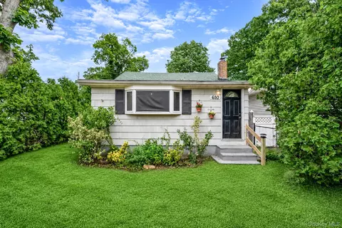 650 College Rd, Farmingville, NY 11738