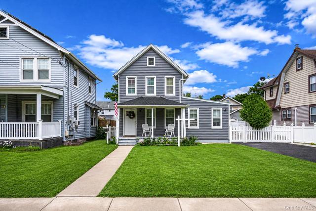 160 Rocklyn Ave, Lynbrook, NY 11563