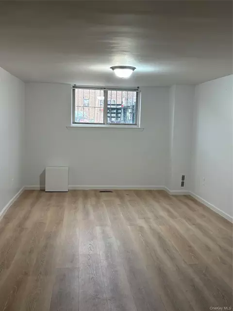 Living - 277 Graff Ave, New York, NY 10465 photo 3 of 4