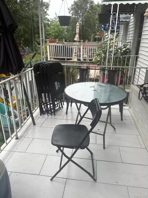 Exterior - 277 Graff Ave, New York, NY 10465 photo 1 of 2