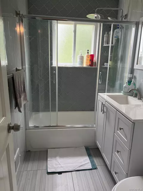 Bath - 277 Graff Ave, New York, NY 10465 photo 2 of 9