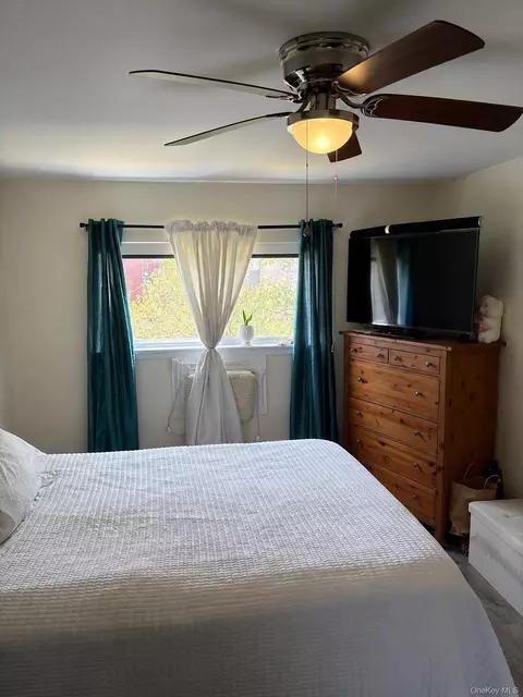 Bedroom - 277 Graff Ave, New York, NY 10465 photo 1 of 5
