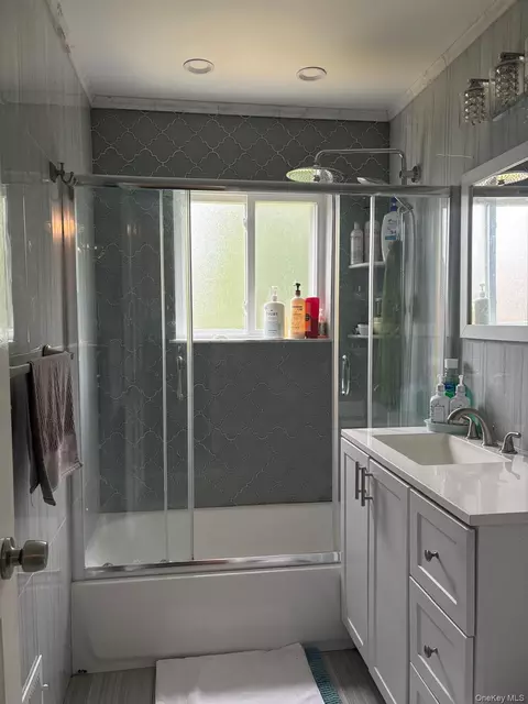 Bath - 277 Graff Ave, New York, NY 10465 photo 6 of 9