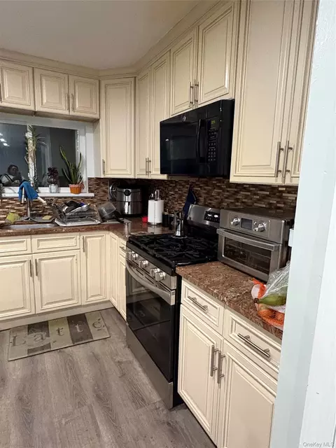 Kitchen - 277 Graff Ave, New York, NY 10465 photo 1 of 3