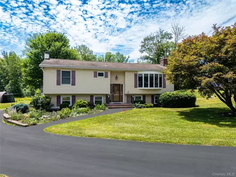 17 Dorett Dr, Wappinger, NY 12590