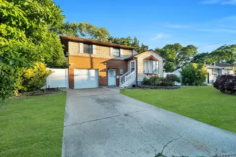 164 Pennsylvania Ave, Bay Shore, NY 11706