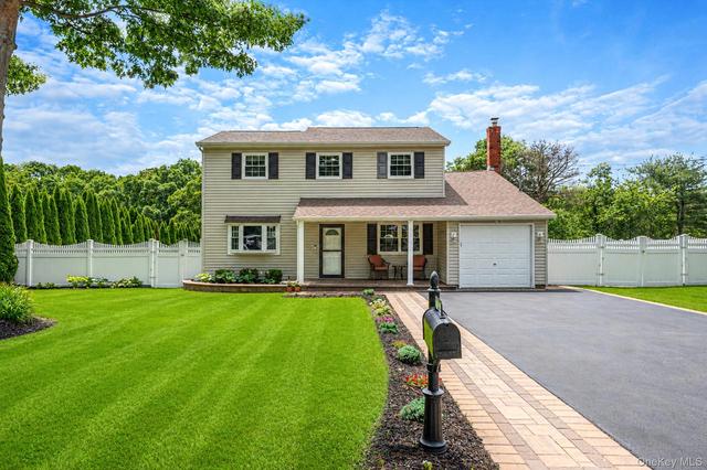 320 Peconic Ave, Medford, NY 11763