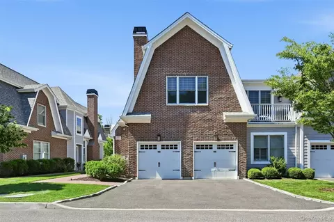 227 Coach Dr, Woodbury, NY 11797