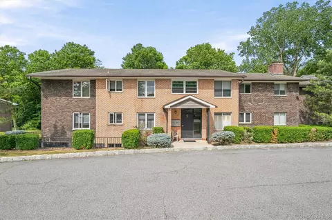9 Barnett Dr #102, Monroe, NY 10950