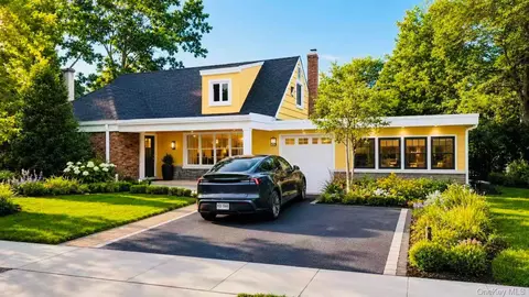 125 Baker Hill Rd, North Hempstead, NY 11023