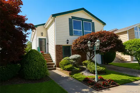 47 Stanley Cir, Staten Island, NY 10308