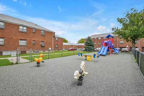 Exterior - 16051 17th Ave #LOWER, Whitestone, NY 11357 photo 2 of 2
