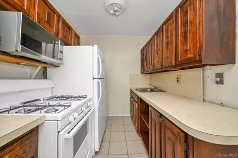 Kitchen - 16051 17th Ave #LOWER, Whitestone, NY 11357 photo 1 of 2