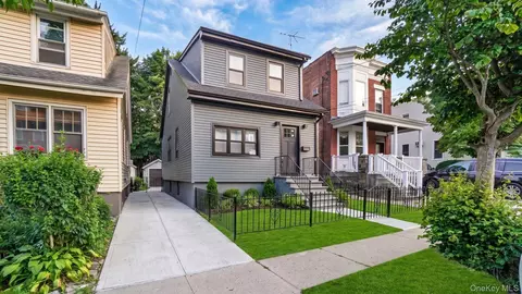 128 E 238th St, New York, NY 10470