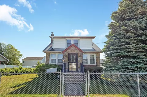 38 Buchanan Ave, Amityville, NY 11701
