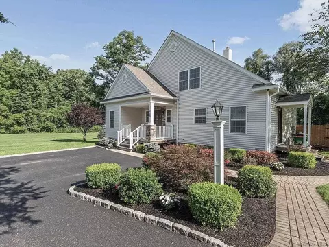 209 Carol Ln, Fishkill, NY 12524