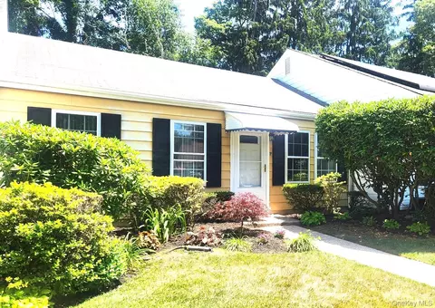 9 Freedom Ln, Coram, NY 11727