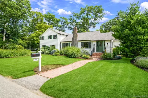 52 Albermarle Ave, Huntington Station, NY 11746