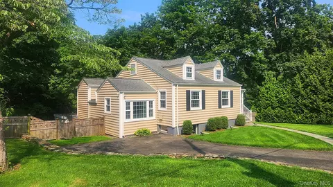 26 Powderhorn Rd, Greenburgh, NY 10502