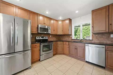 Kitchen - 76 Lyman Rd, Brookhaven, NY 11772 photo 2 of 3