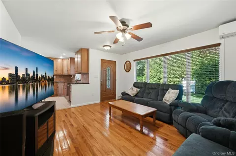 Living - 76 Lyman Rd, Brookhaven, NY 11772 photo 3 of 4