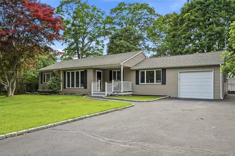 Exterior - 76 Lyman Rd, Brookhaven, NY 11772 photo 2 of 6