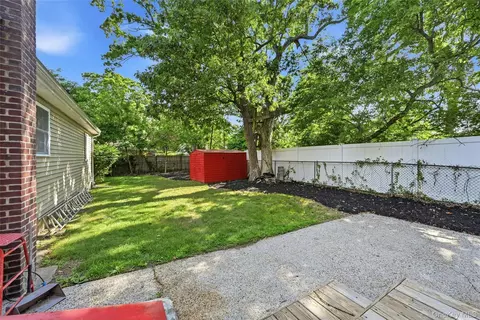 Exterior - 76 Lyman Rd, Brookhaven, NY 11772 photo 3 of 6