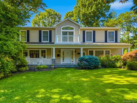 30 Woodland Rd, North Hempstead, NY 11576