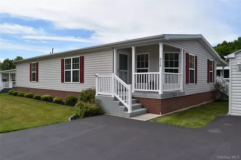 314 Brittany Ter, Rock Tavern, NY 12575