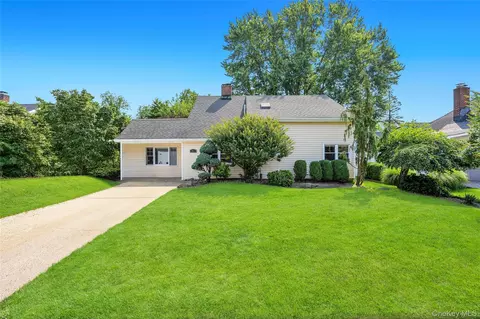 21 Horn Ln, Levittown, NY 11756