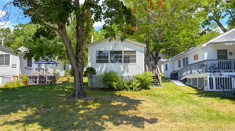 40 Gardenia Cir #40, Beekman, NY 12533