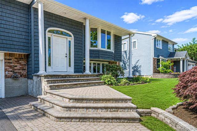 14 Stanley Pl, Hauppauge, NY 11788